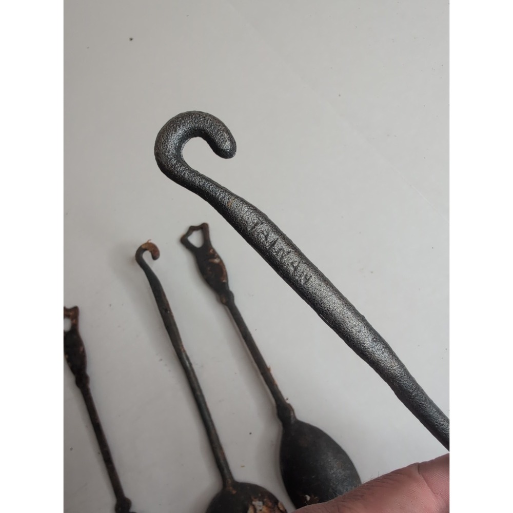 Lot Of 5 Vintage Cast Iron Kitchen Tools Taiwan Smelting Spoon Fork Hooks - Picture 10 of 11
